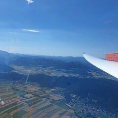 Flugwegposition um 13:10:01: Aufgenommen in der Nähe von Gemeinde Bad Fischau-Brunn, Österreich in 1389 Meter